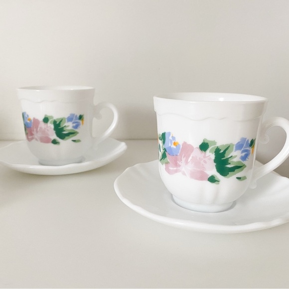 Arcopal France Vintage Floral Tea Cup & Saucer Set – Set of 4 - Picture 6 of 8